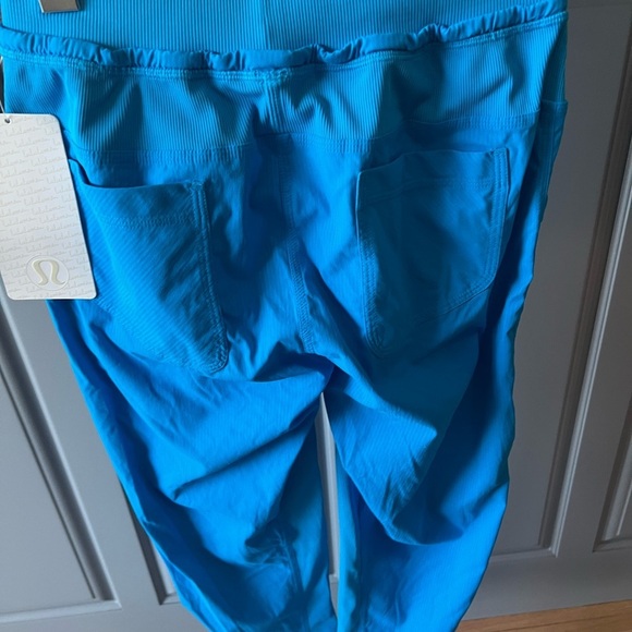NWT Lululemon Athletica Turquoise Capris Slim-Fit Tailored Size 4 women’s - Picture 14 of 16